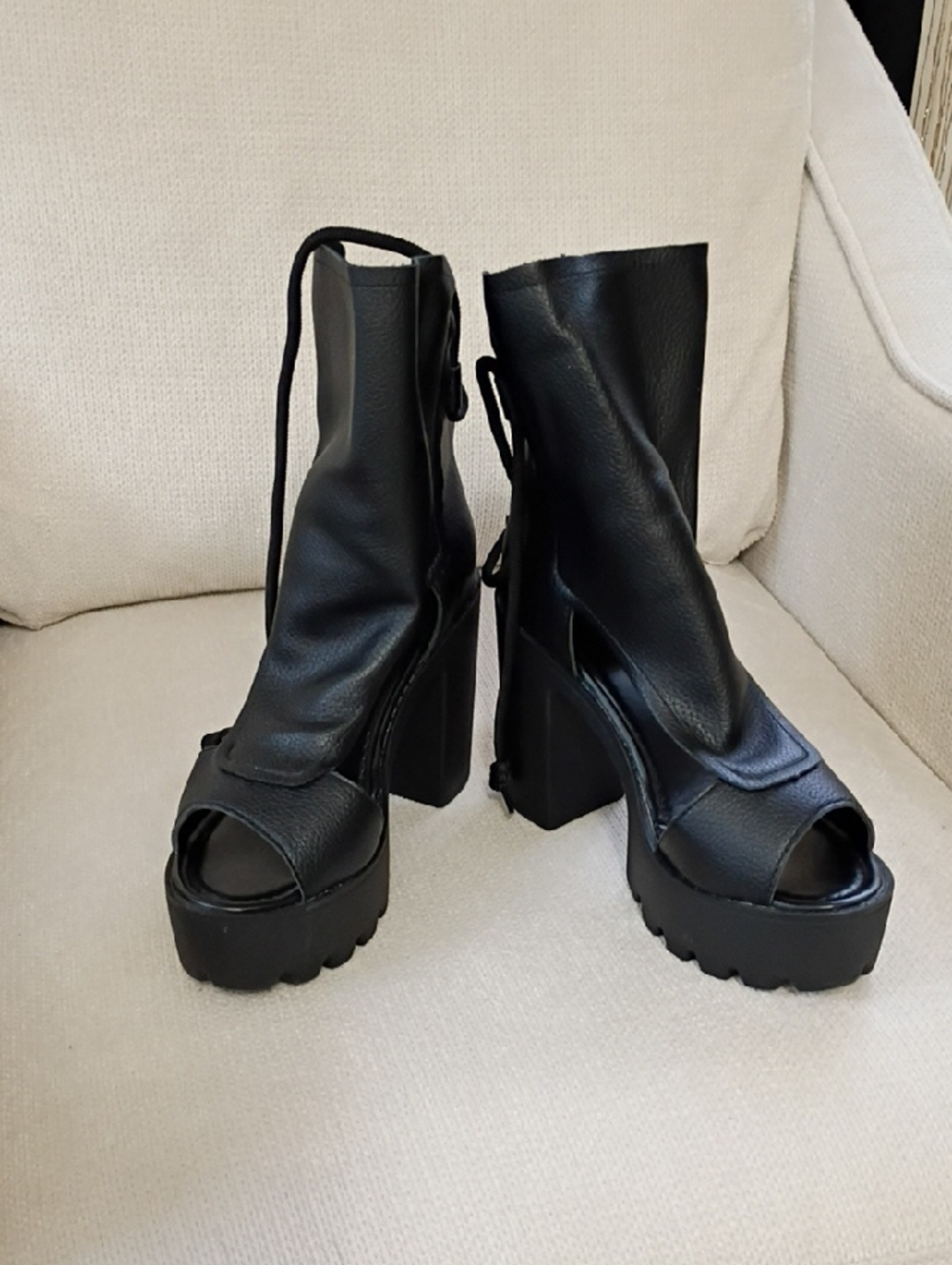 Platform Shoes.  Very Light Weight